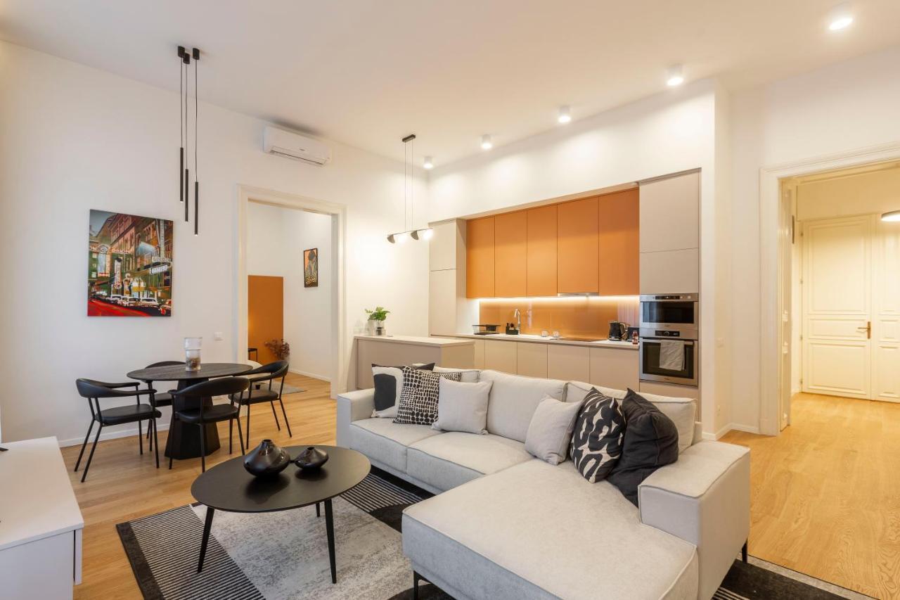 Luxurious Minimalist Residence With Sauna By Prestige Homes Budapest Luaran gambar