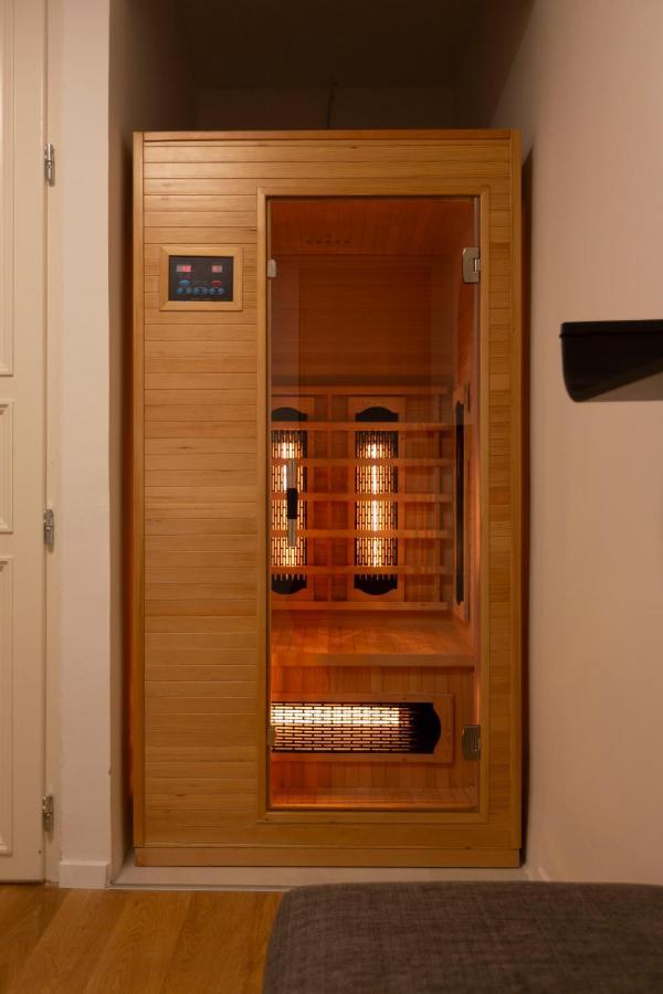 Luxurious Minimalist Residence With Sauna By Prestige Homes Budapest Luaran gambar