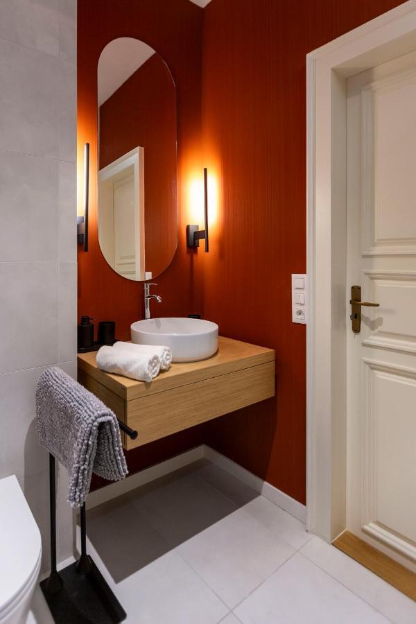 Luxurious Minimalist Residence With Sauna By Prestige Homes Budapest Luaran gambar