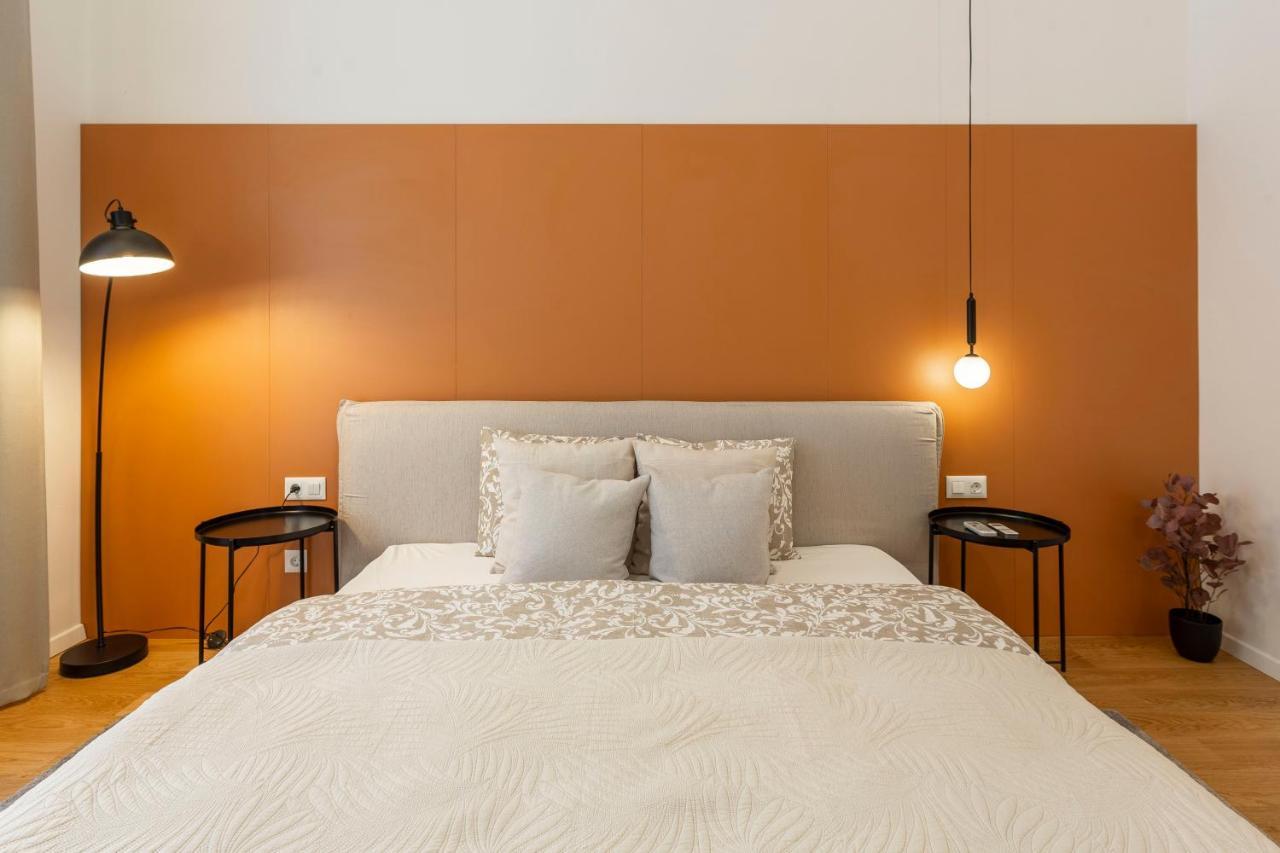 Luxurious Minimalist Residence With Sauna By Prestige Homes Budapest Luaran gambar