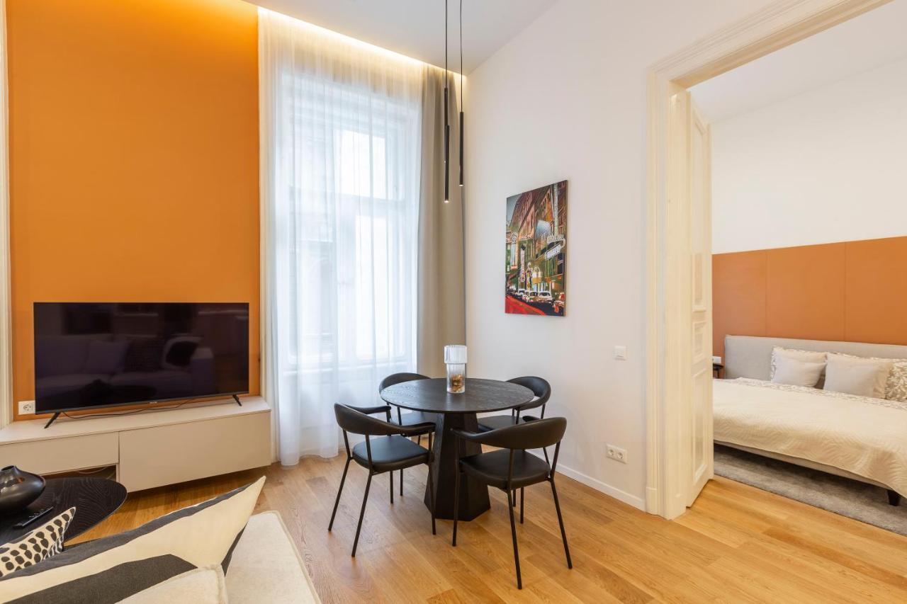 Luxurious Minimalist Residence With Sauna By Prestige Homes Budapest Luaran gambar