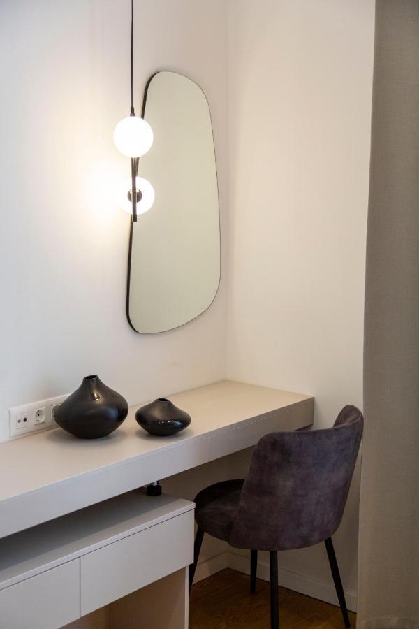 Luxurious Minimalist Residence With Sauna By Prestige Homes Budapest Luaran gambar