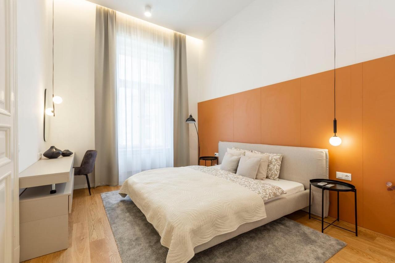 Luxurious Minimalist Residence With Sauna By Prestige Homes Budapest Luaran gambar