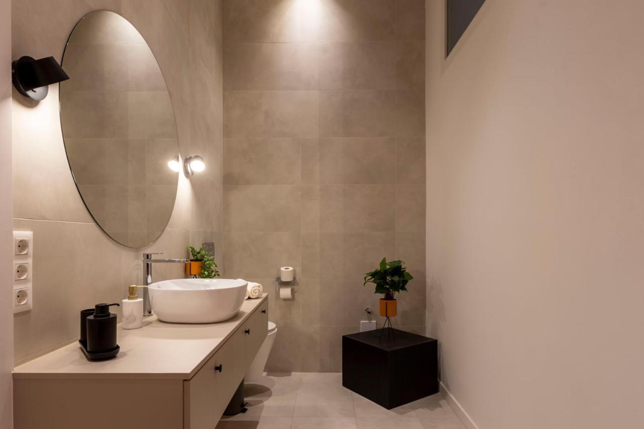 Luxurious Minimalist Residence With Sauna By Prestige Homes Budapest Luaran gambar